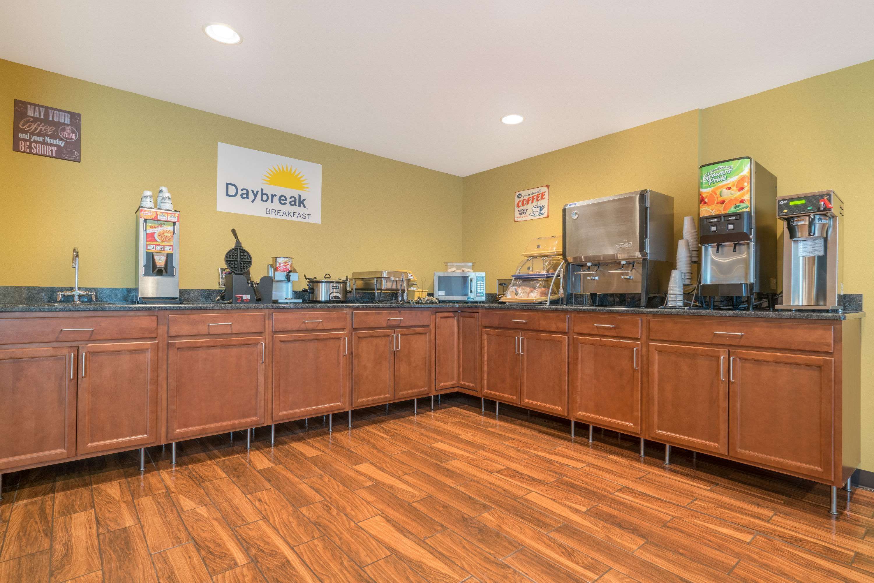Days Inn & Suites by Wyndham Rochester Mayo Clinic South