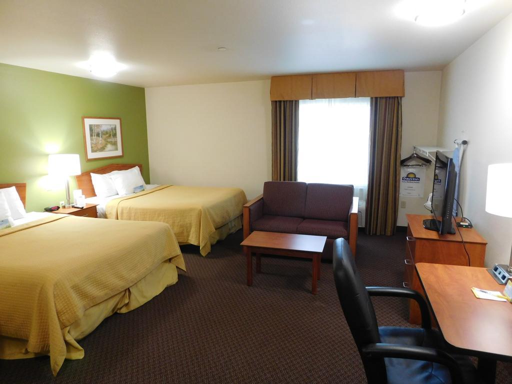 Days Inn & Suites by Wyndham Rochester Mayo Clinic South