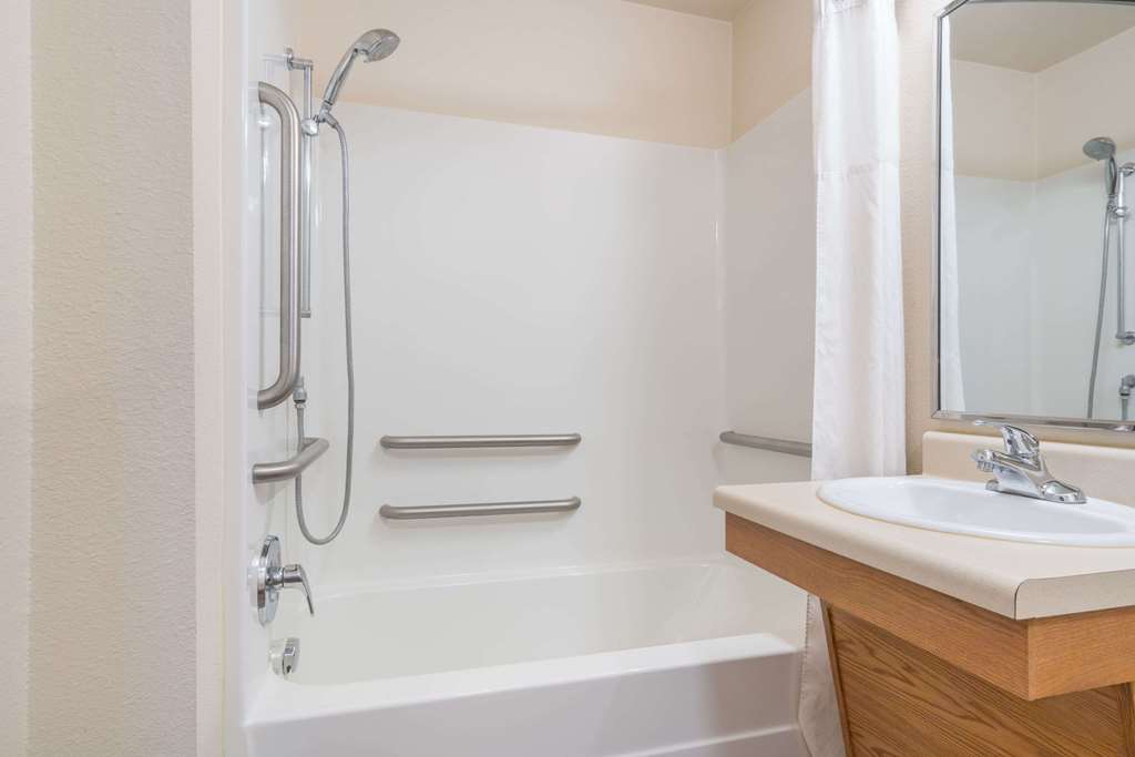 Days Inn & Suites by Wyndham Rochester Mayo Clinic South