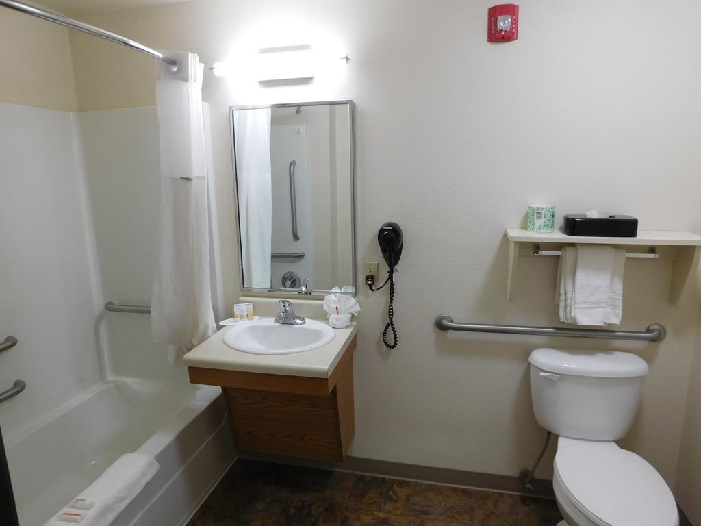 Days Inn & Suites by Wyndham Rochester Mayo Clinic South