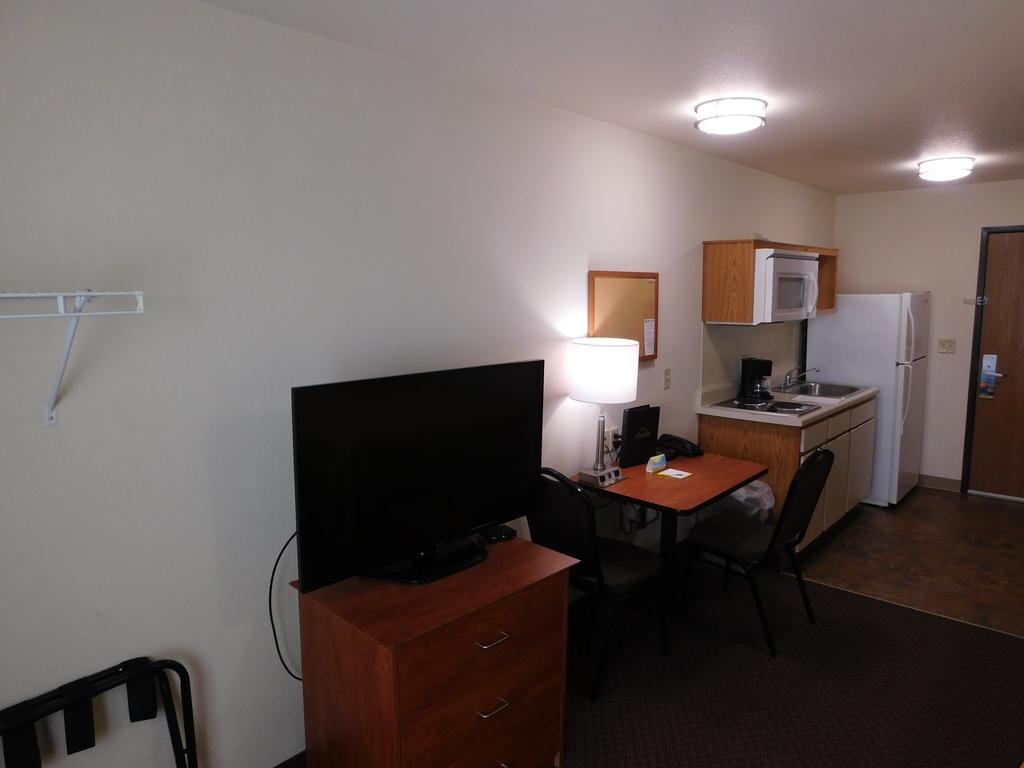 Days Inn & Suites by Wyndham Rochester Mayo Clinic South