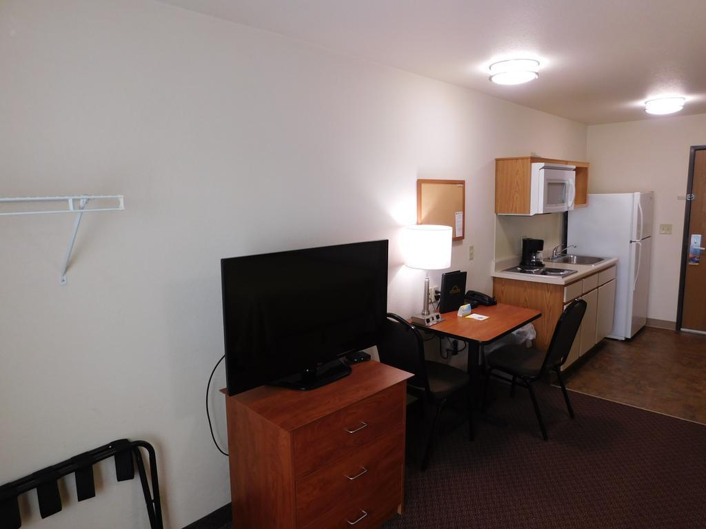 Days Inn & Suites by Wyndham Rochester Mayo Clinic South