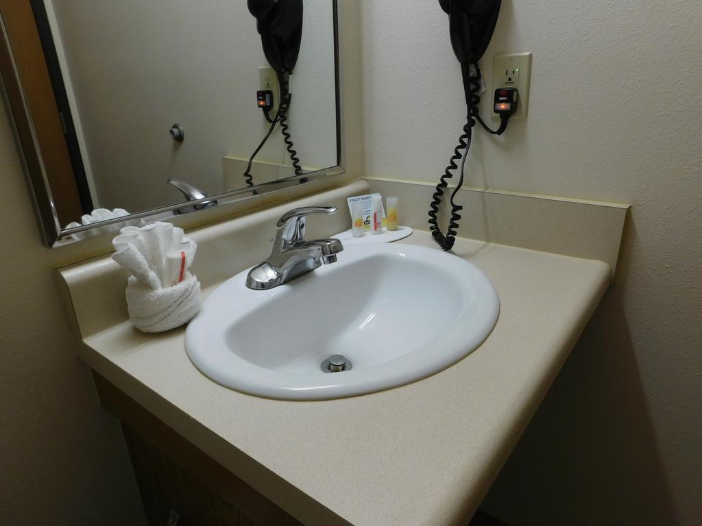 Days Inn & Suites by Wyndham Rochester Mayo Clinic South