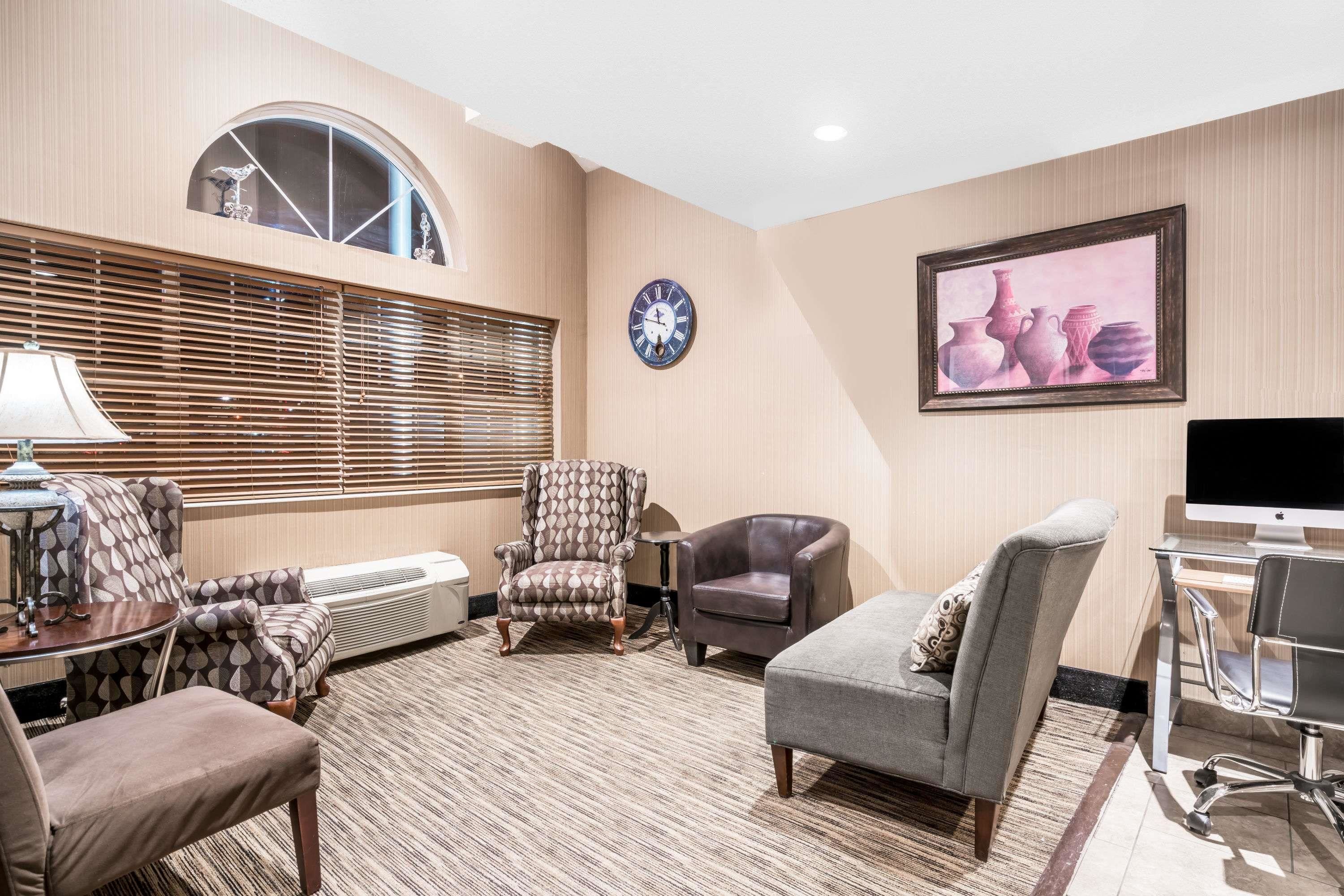 Microtel Inn & Suites by Wyndham Rochester North Mayo Clinic