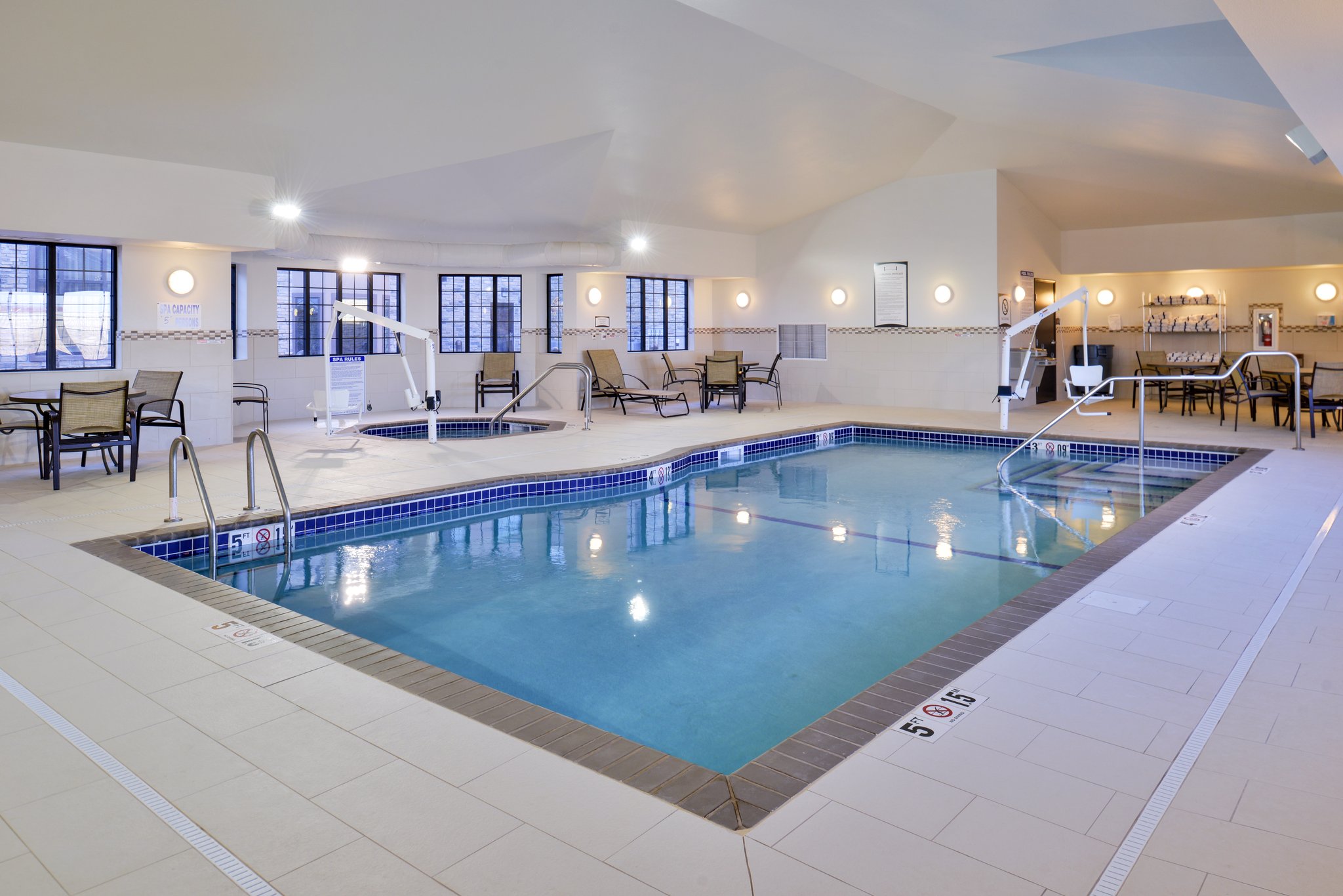 Staybridge Suites Rochester Commerce Dr Nw
