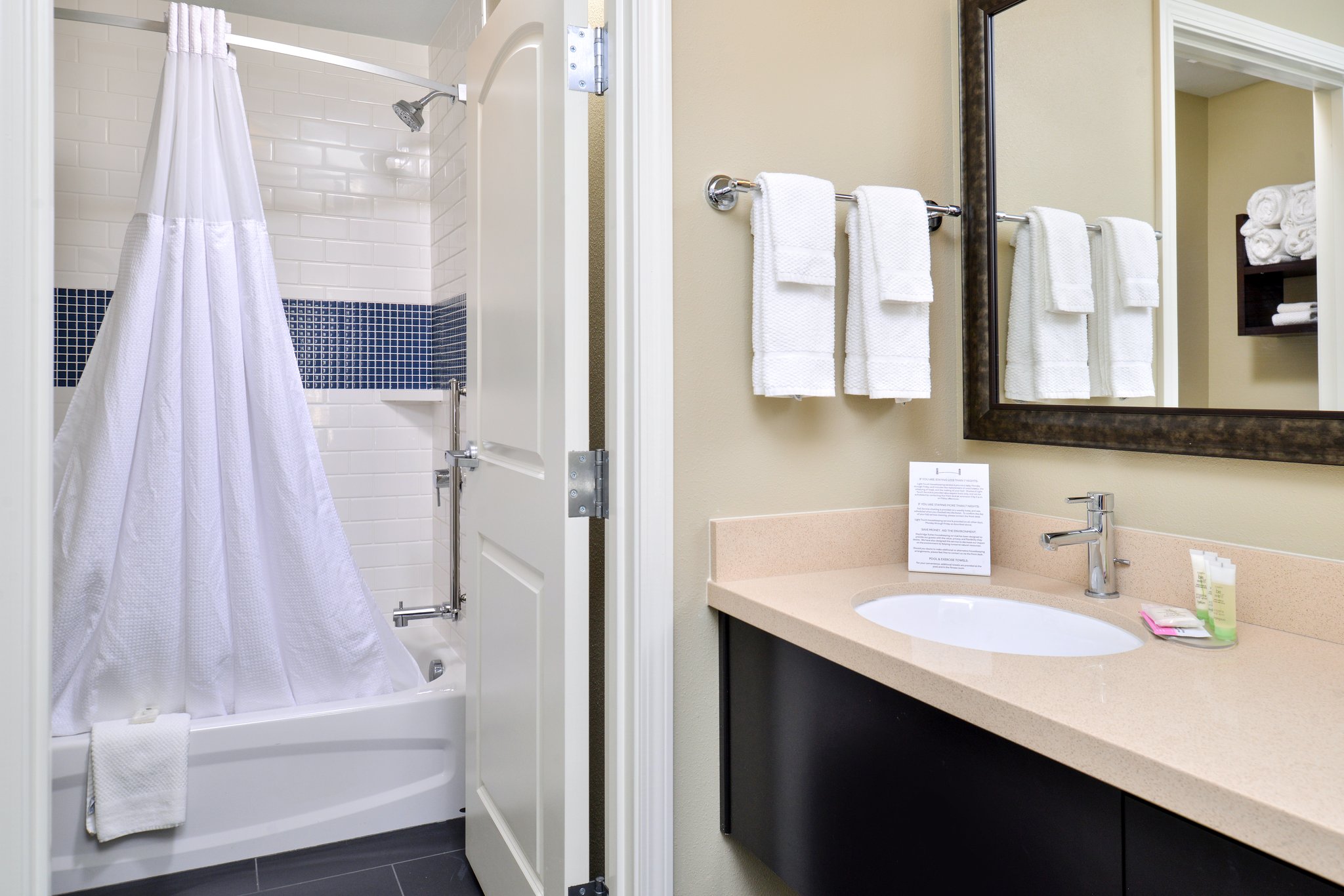 Staybridge Suites Rochester Commerce Dr Nw