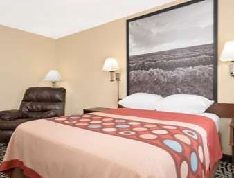 Super 8 by Wyndham Rochester Mayo Clinic Area