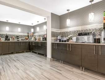 Super 8 by Wyndham Rochester Mayo Clinic Area