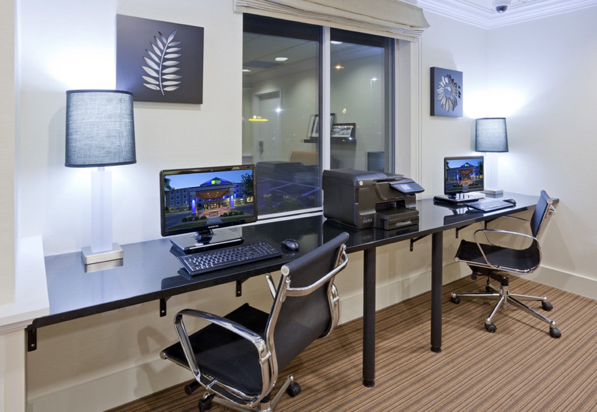 Holiday Inn Express Hotel & Suites Roger