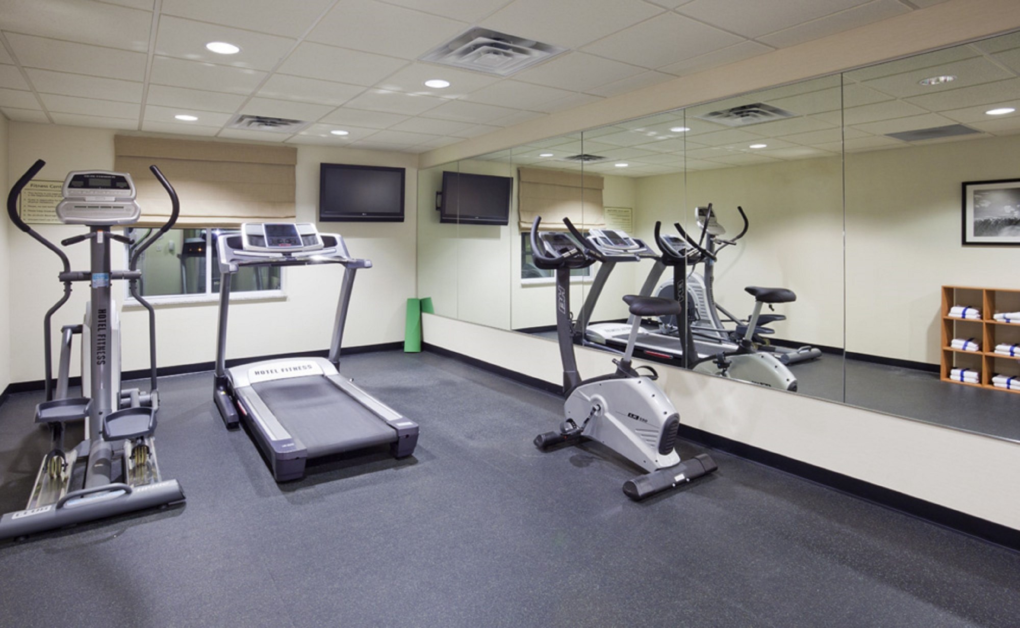 Holiday Inn Express Hotel & Suites Roger
