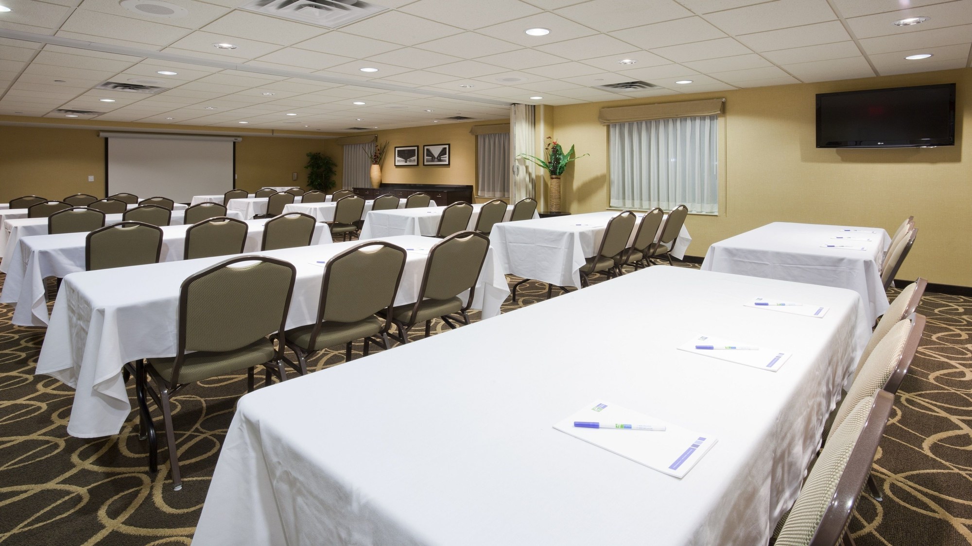 Holiday Inn Express Hotel & Suites Roger