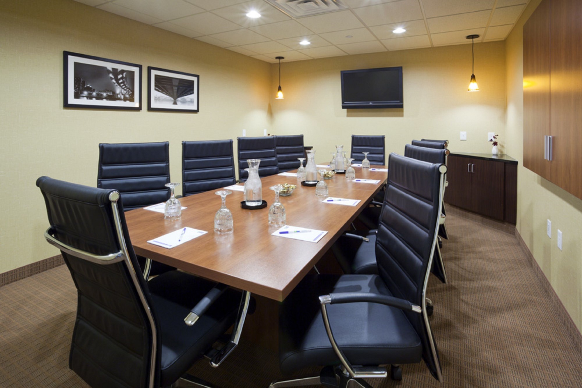 Holiday Inn Express Hotel & Suites Roger