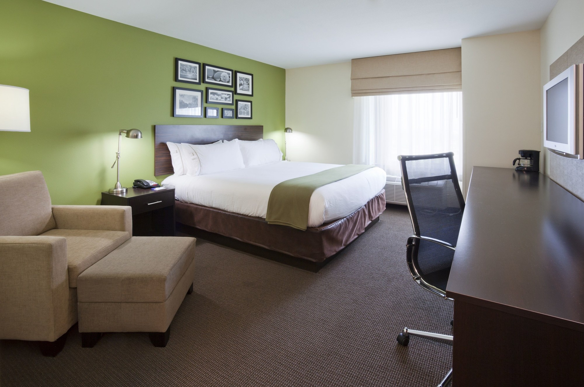 Holiday Inn Express Hotel & Suites Roger