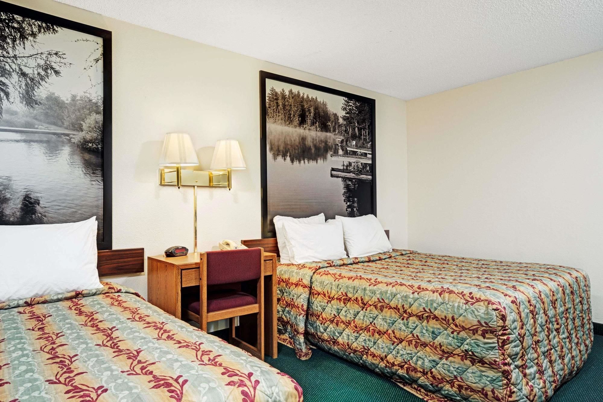 Super 8 by Wyndham Rogers Minnesota