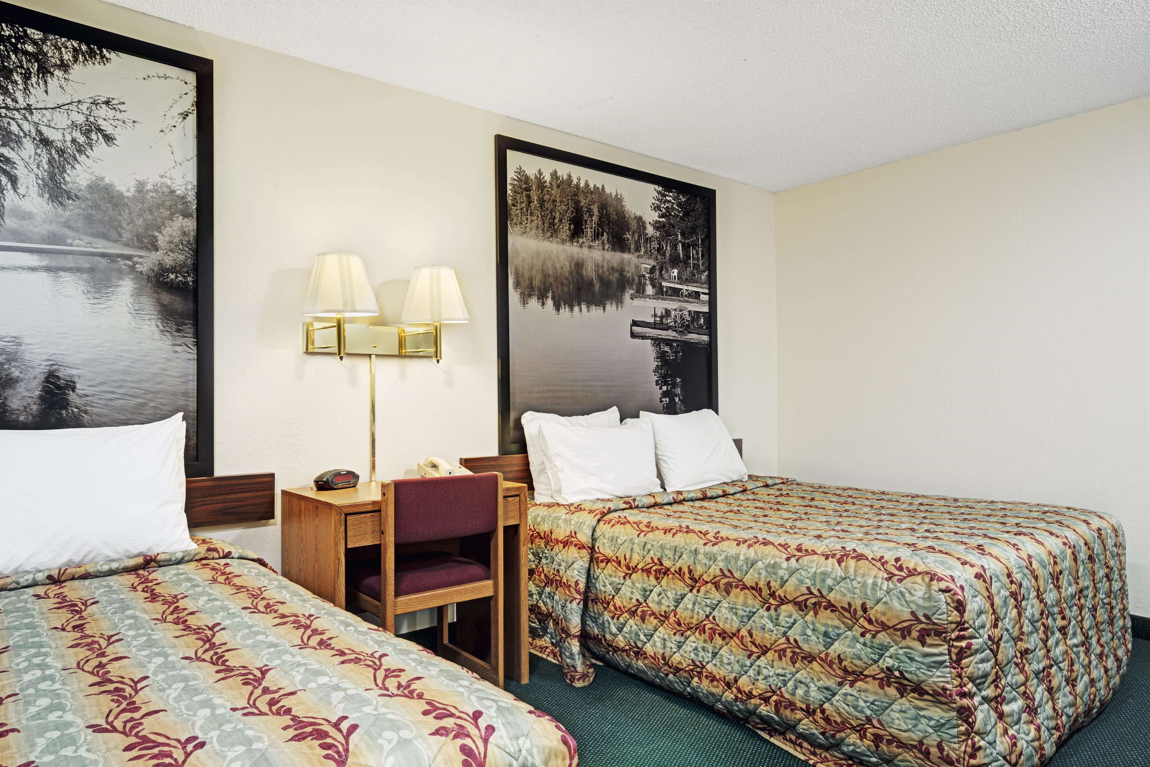 Super 8 by Wyndham Rogers Minnesota