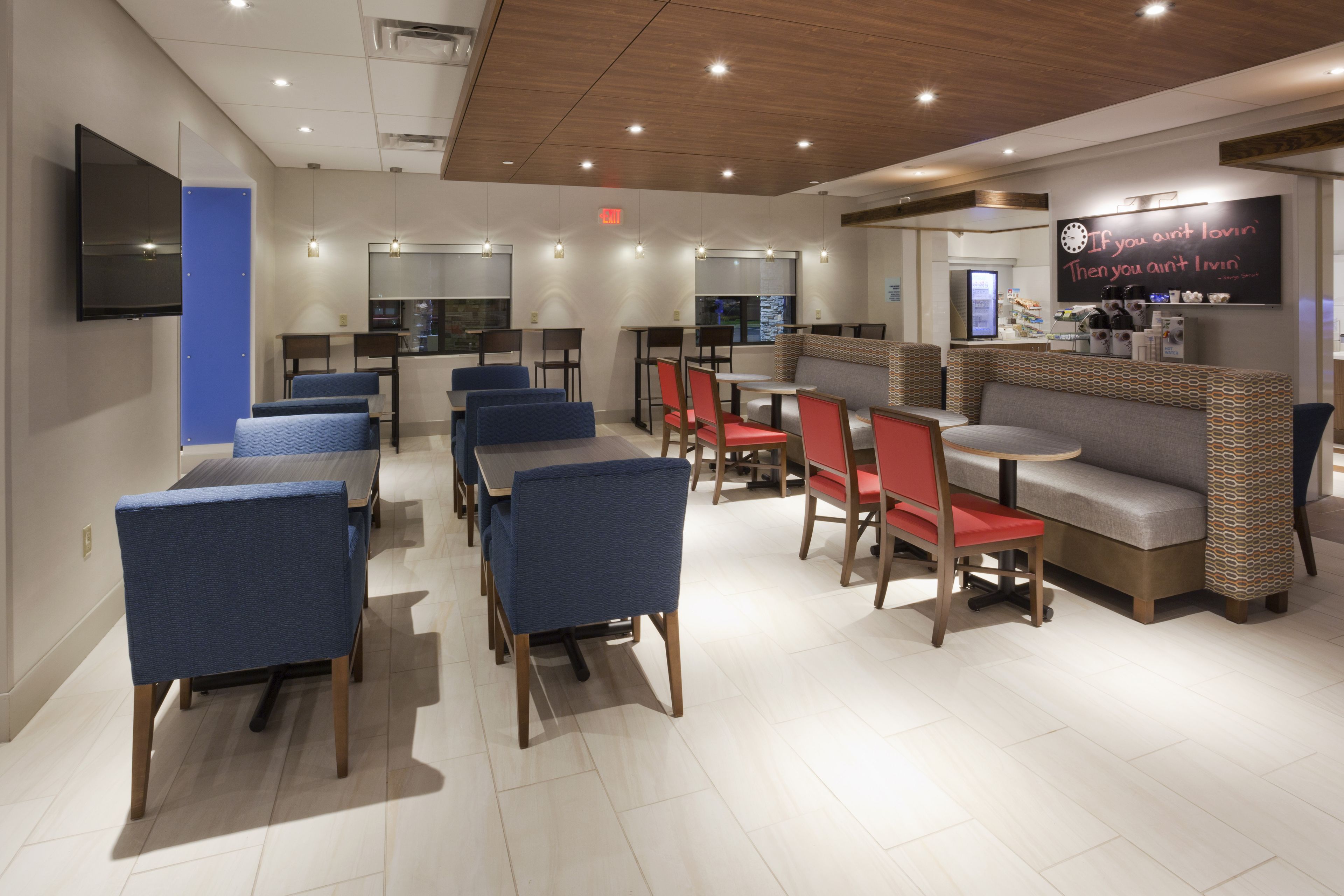 Holiday Inn Express Roseville-St. Paul