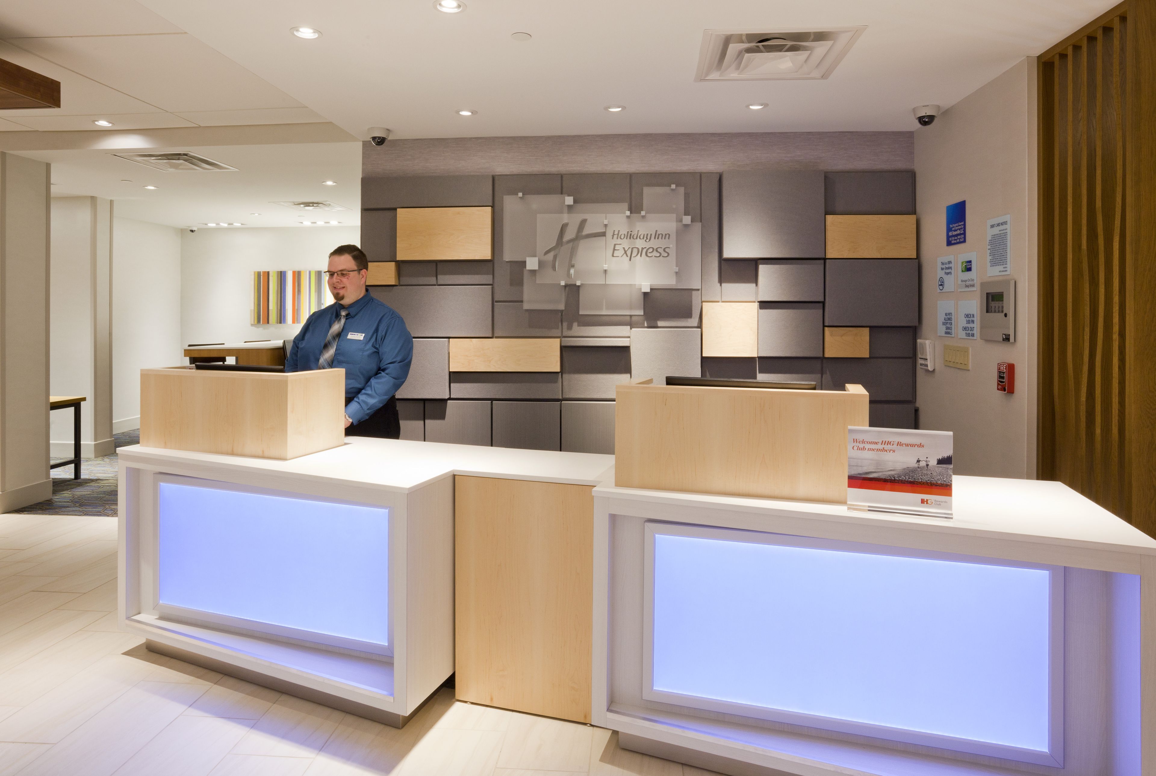 Holiday Inn Express Roseville-St. Paul