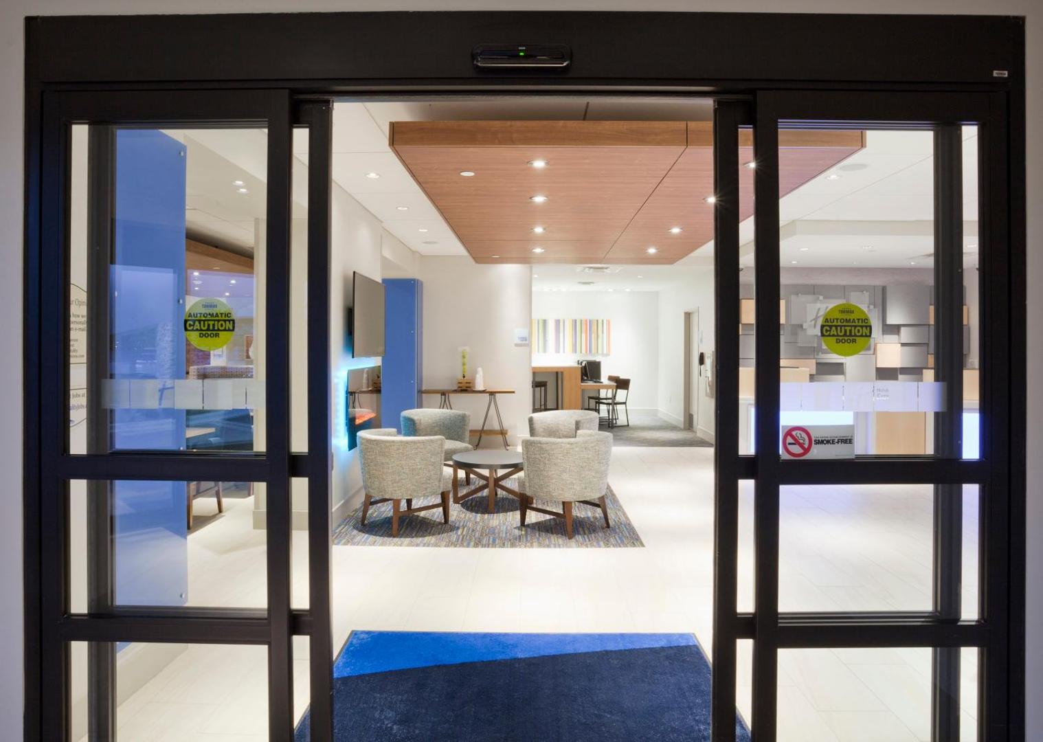 Holiday Inn Express Roseville-St. Paul