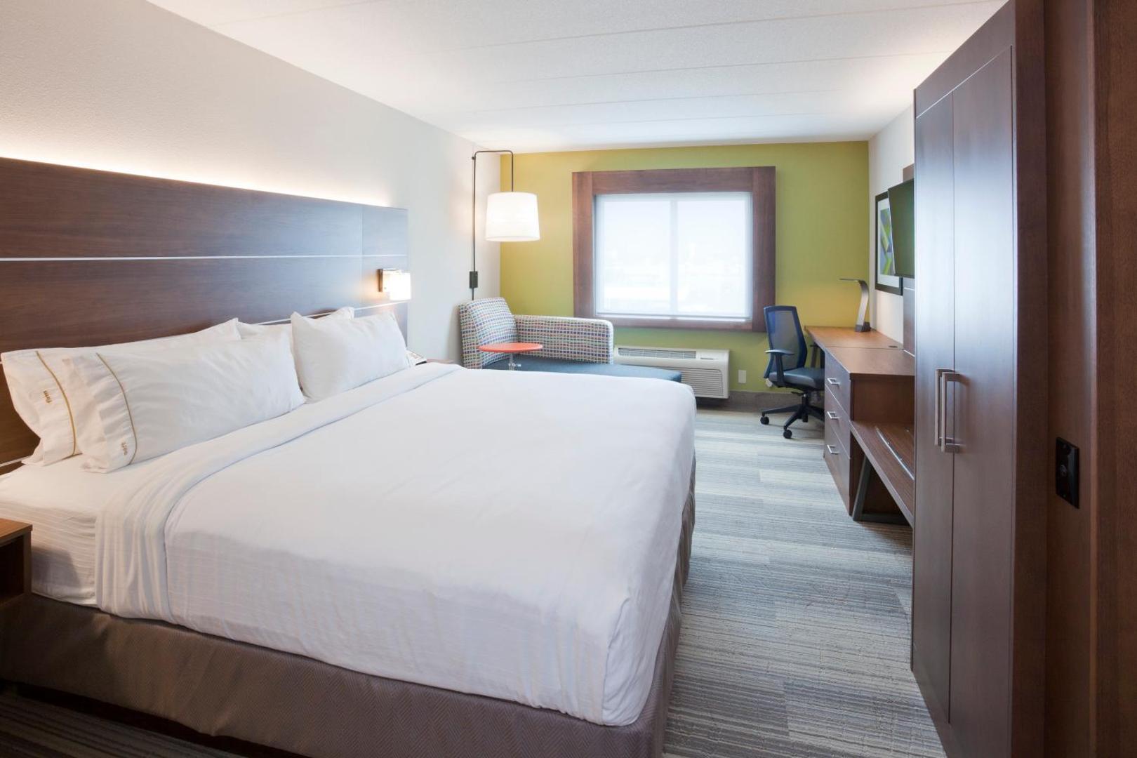 Holiday Inn Express Roseville-St. Paul