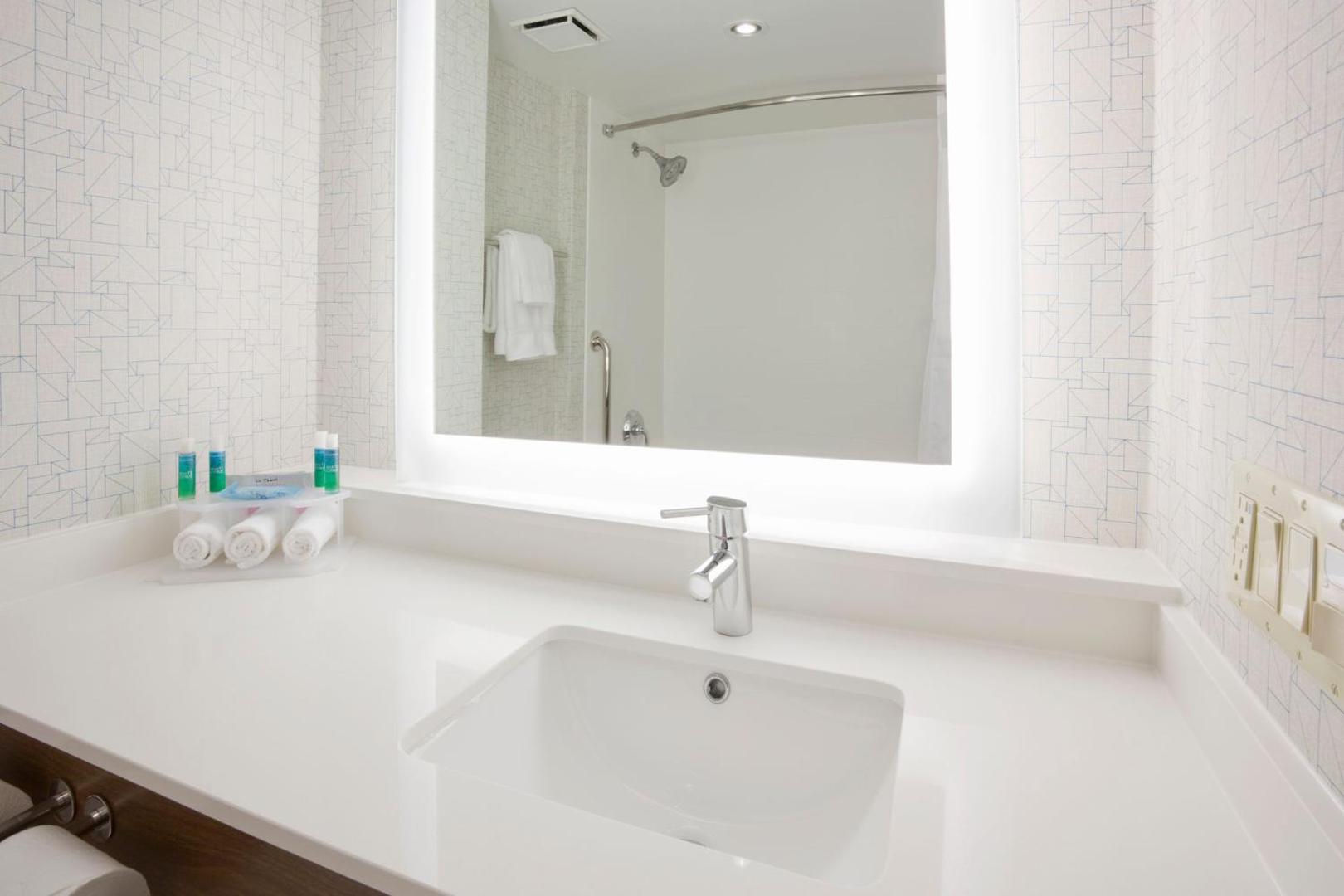 Holiday Inn Express Roseville-St. Paul