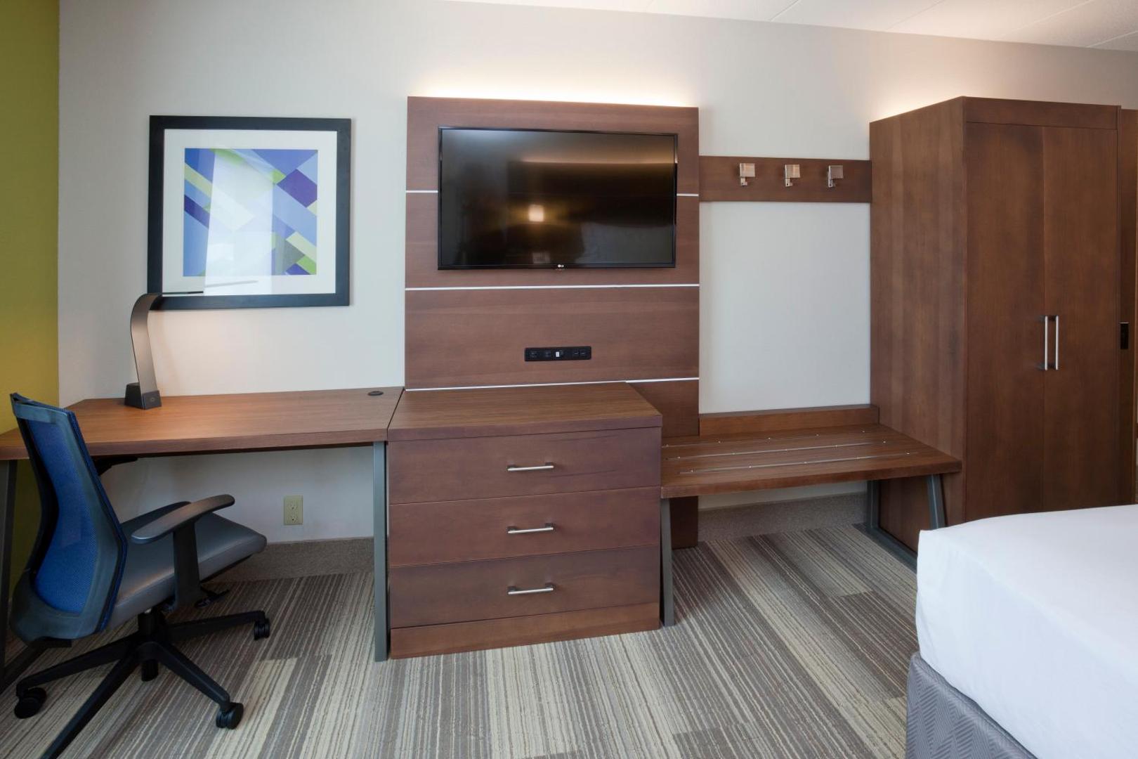 Holiday Inn Express Roseville-St. Paul