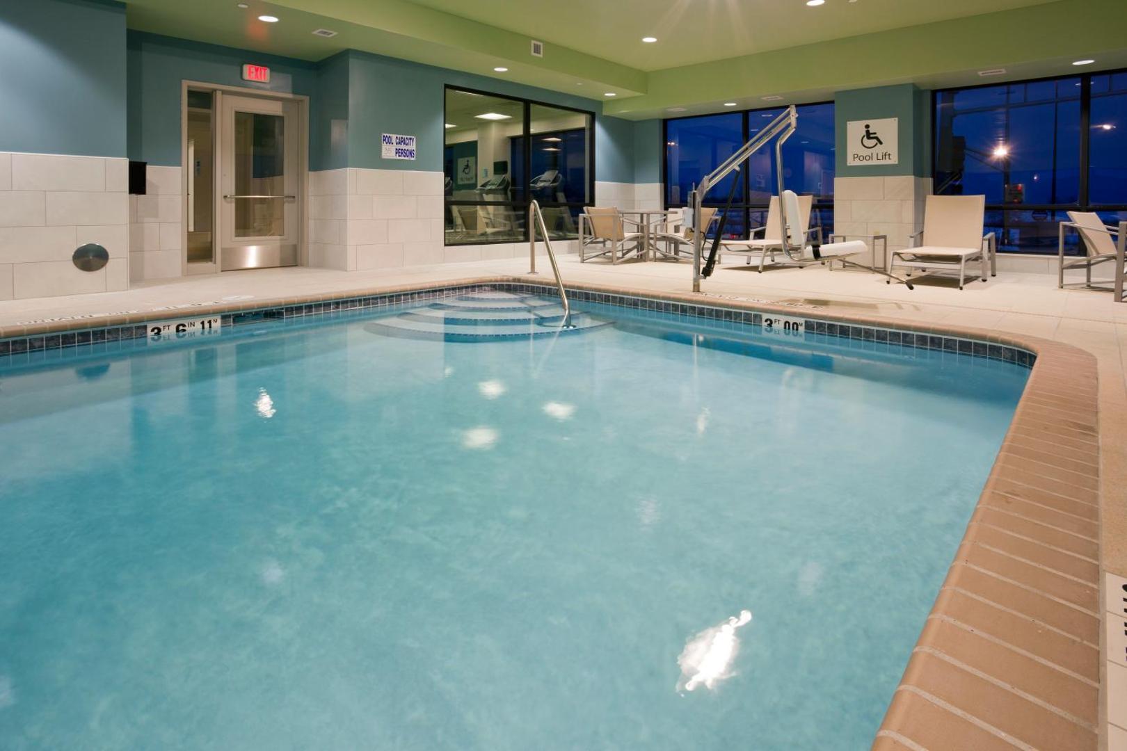 Holiday Inn Express Roseville-St. Paul