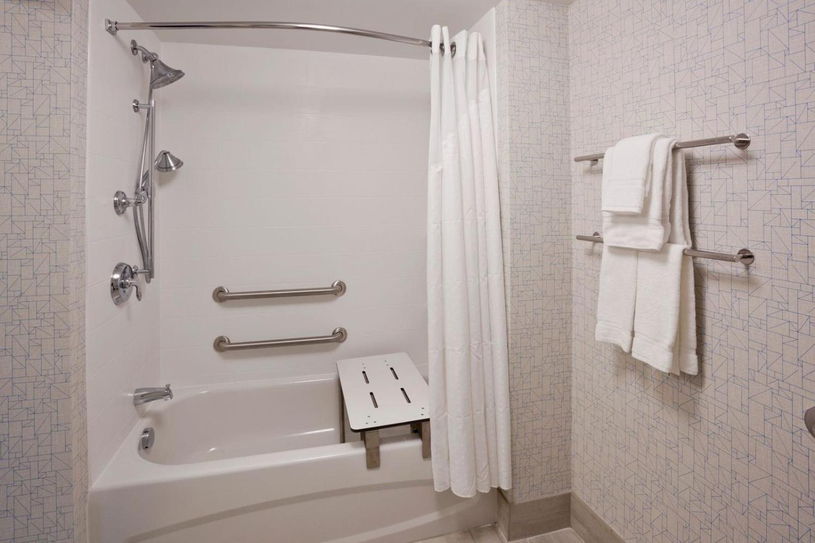 Holiday Inn Express Roseville-St. Paul
