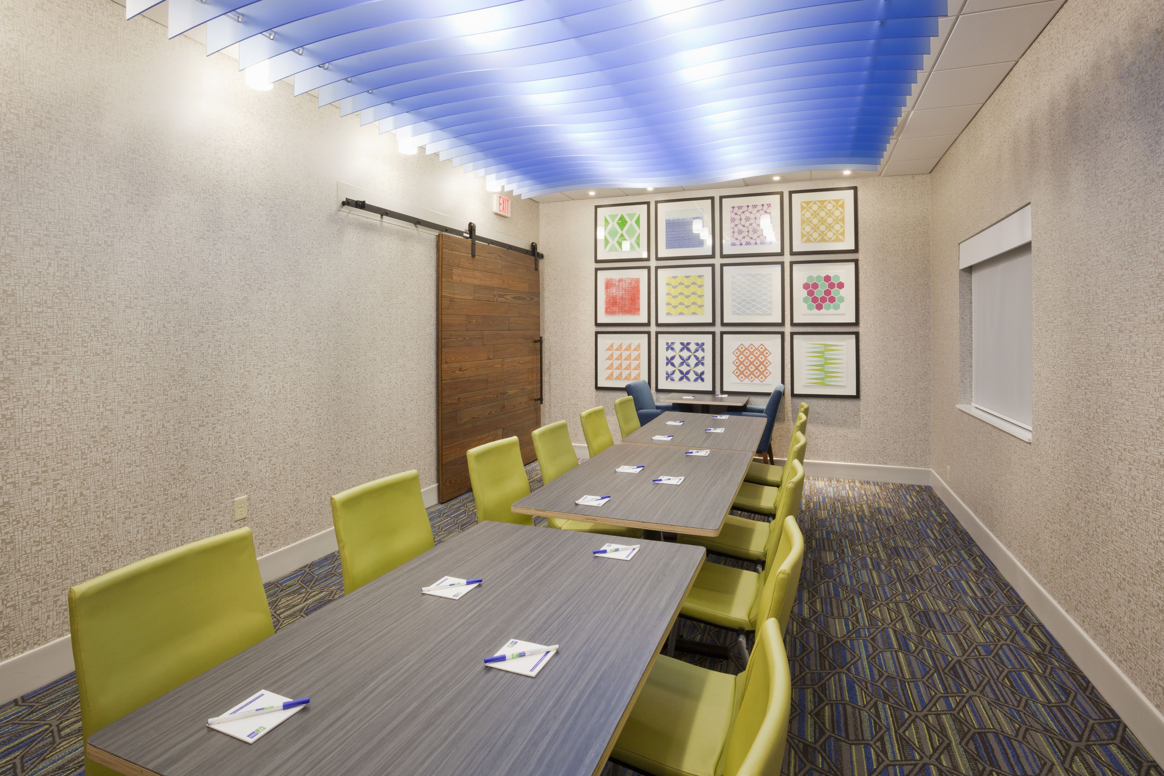 Holiday Inn Express Roseville-St. Paul