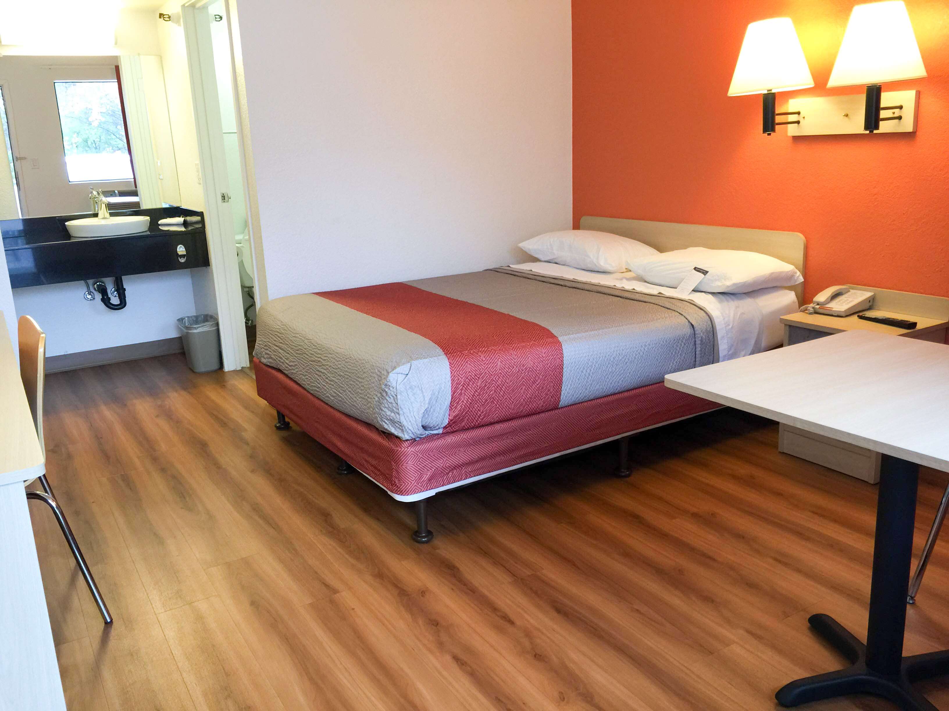 Motel 6 Minneapolis North - Roseville