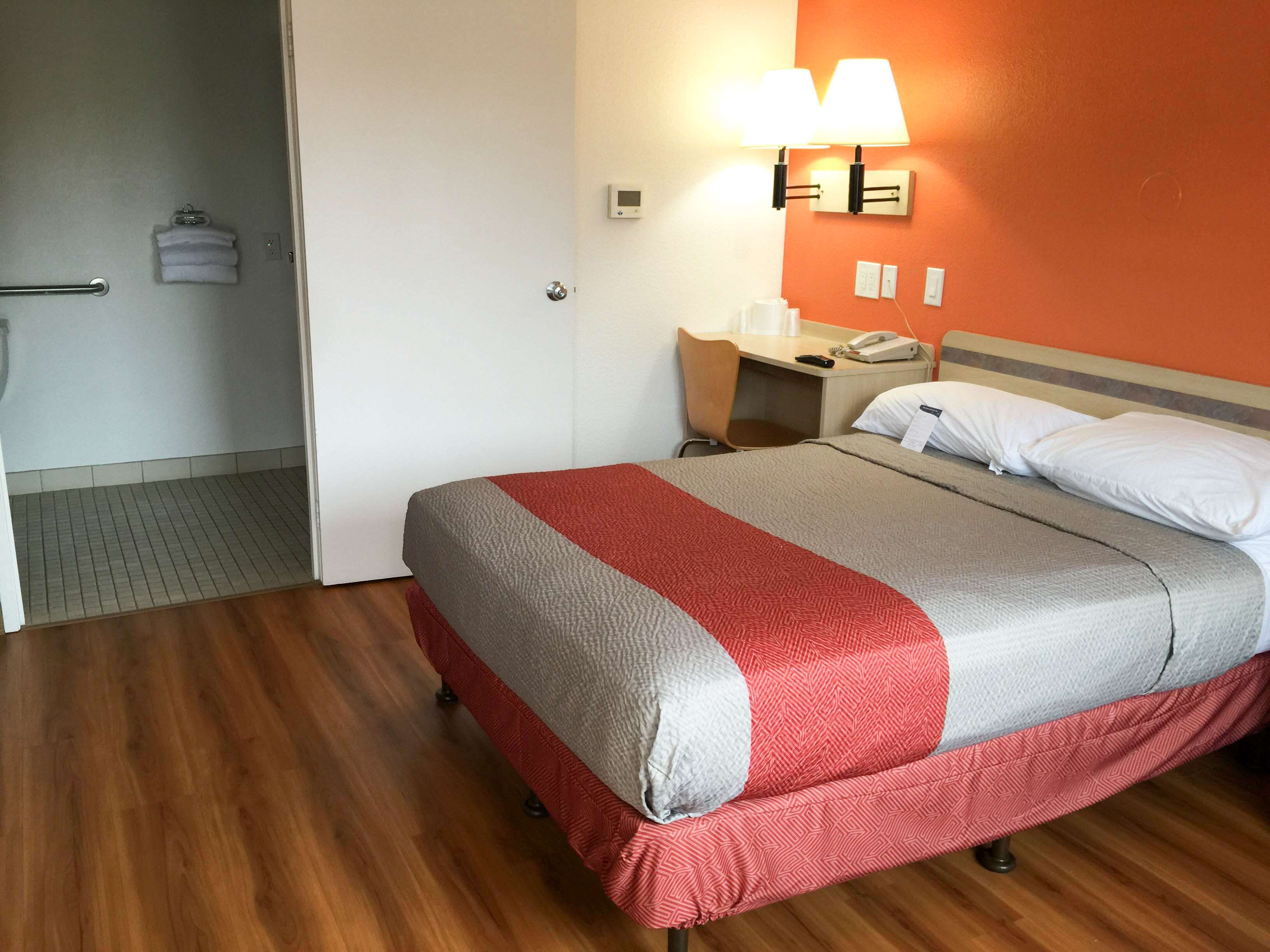 Motel 6 Minneapolis North - Roseville