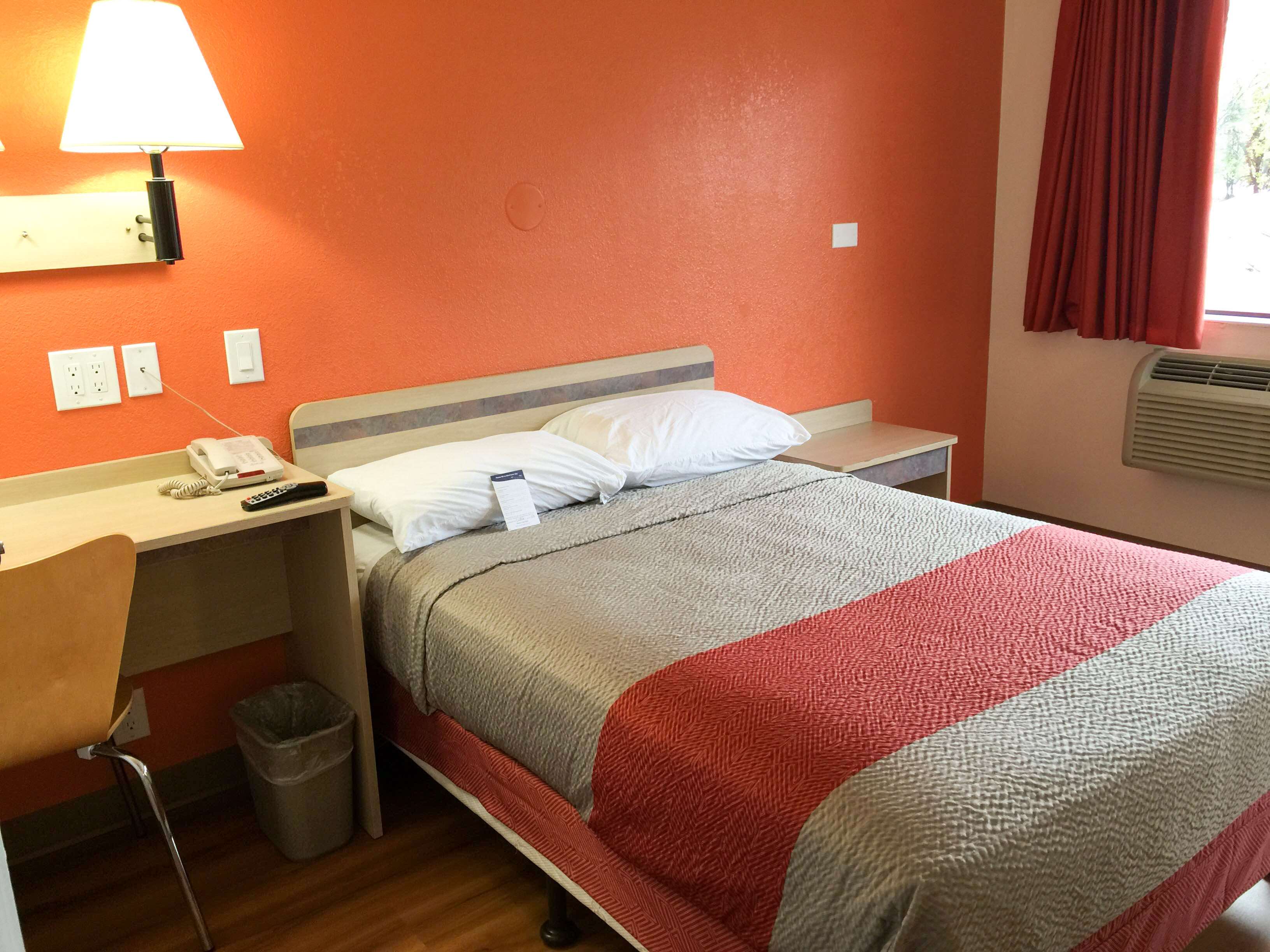 Motel 6 Minneapolis North - Roseville