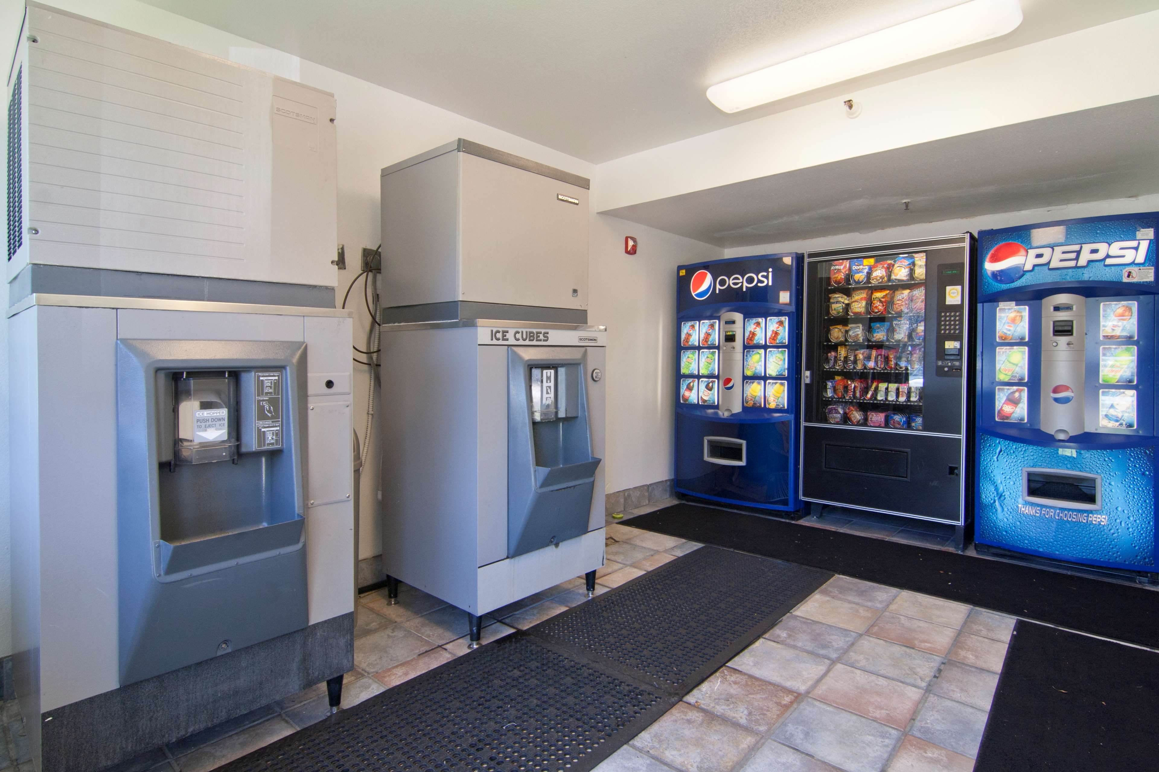 Motel 6 Minneapolis North - Roseville