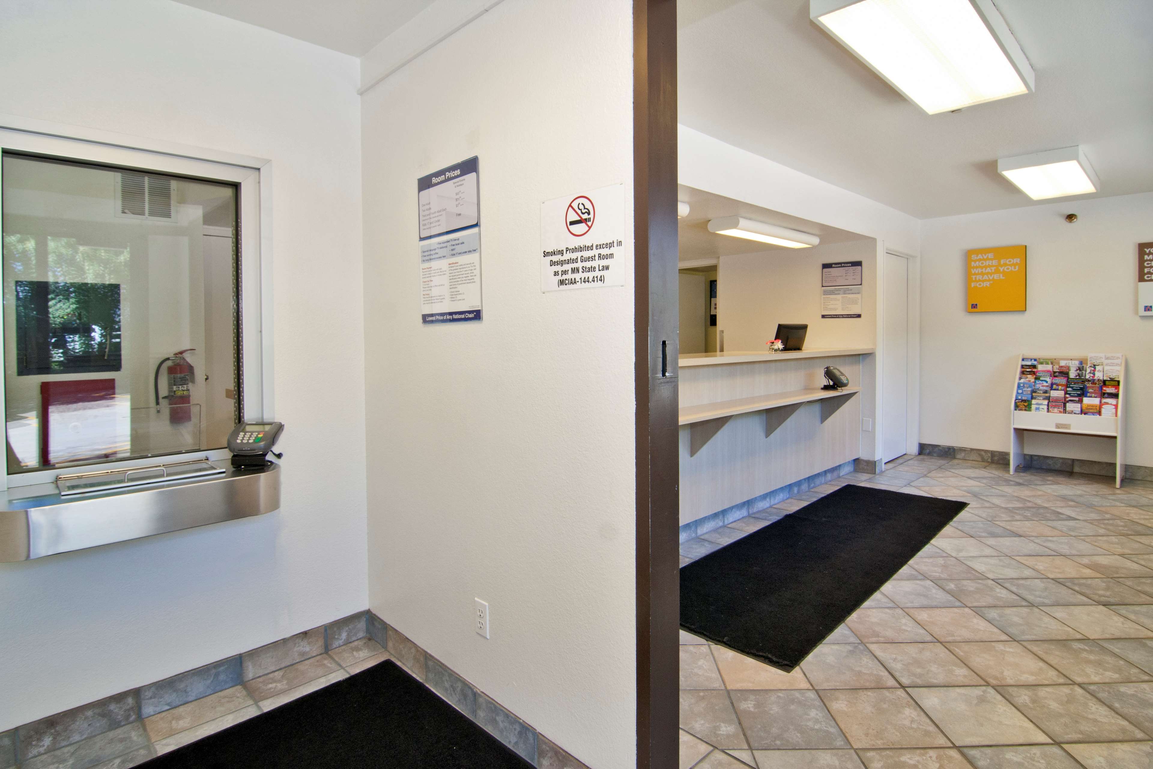 Motel 6 Minneapolis North - Roseville