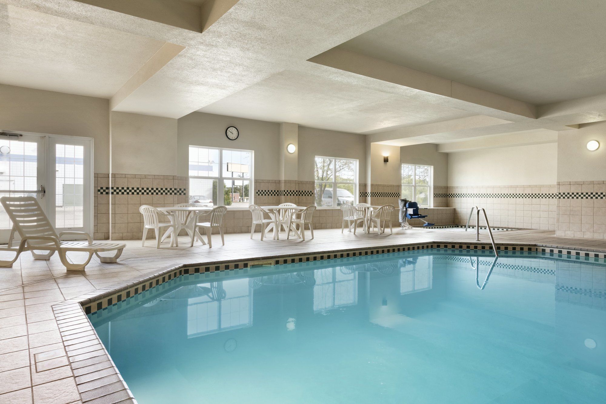 Country Inn & Suites by Radisson, St. Cloud East, MN