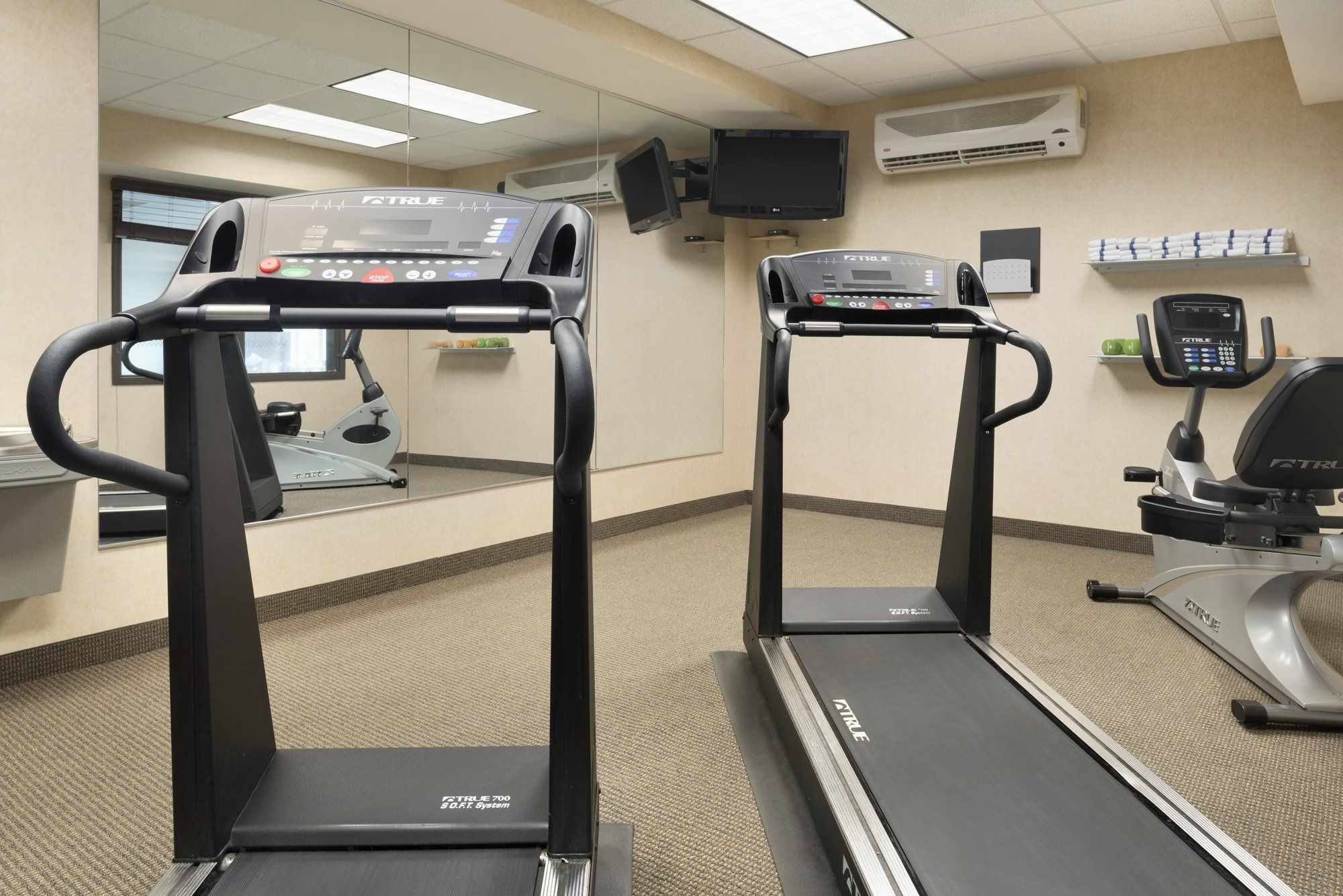 Country Inn & Suites by Radisson, St. Cloud East, MN