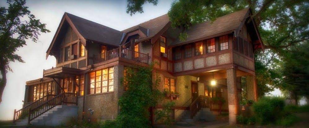 Spicer Castle Inn & Restaurant
