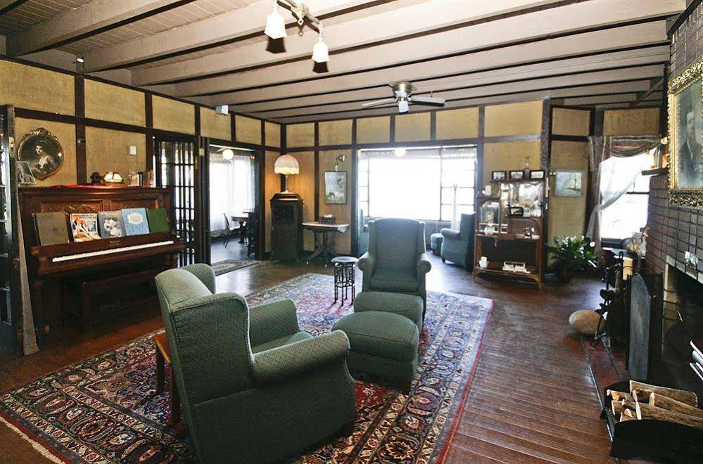 Spicer Castle Inn & Restaurant