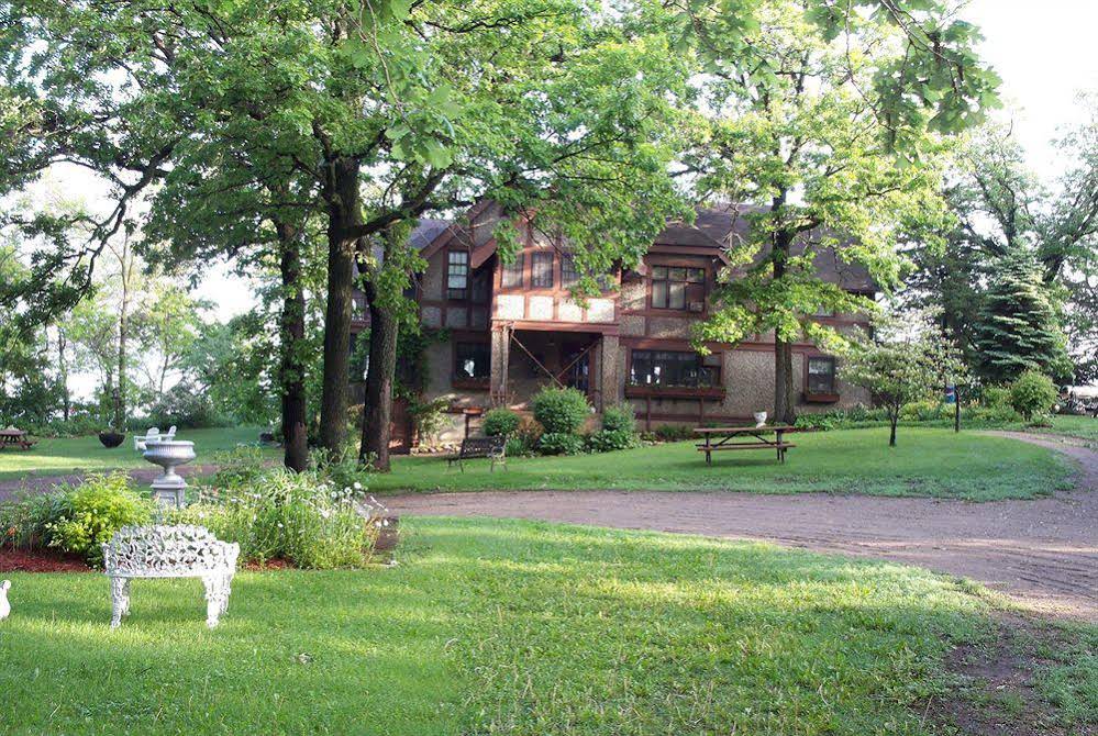 Spicer Castle Inn & Restaurant