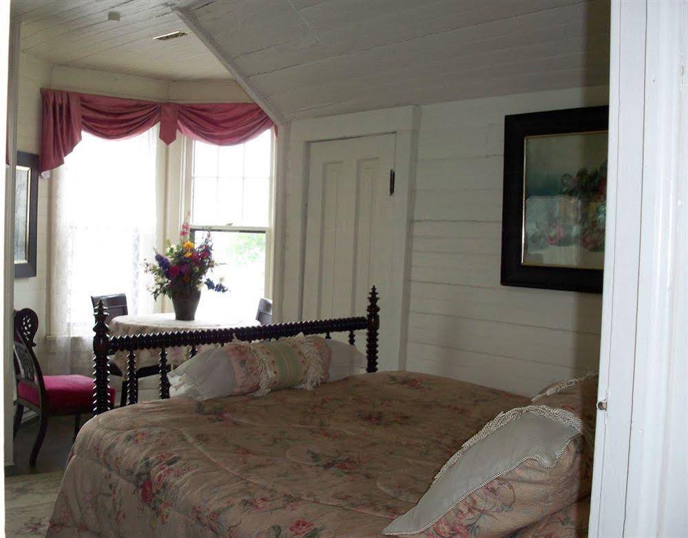 Spicer Castle Inn & Restaurant