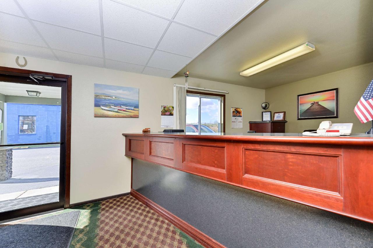 Love Hotels on HWY 10 NW Staples MN 35 RM