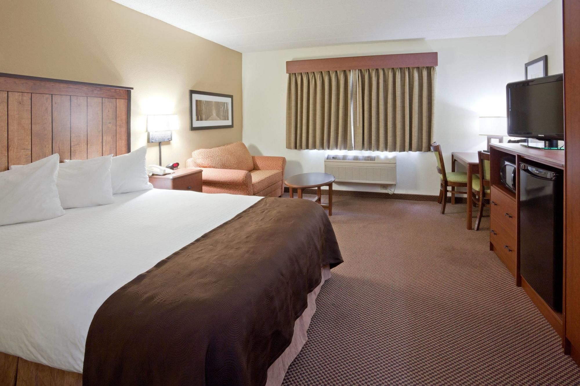 AmericInn by Wyndham Two Harbors Near Lake Superior