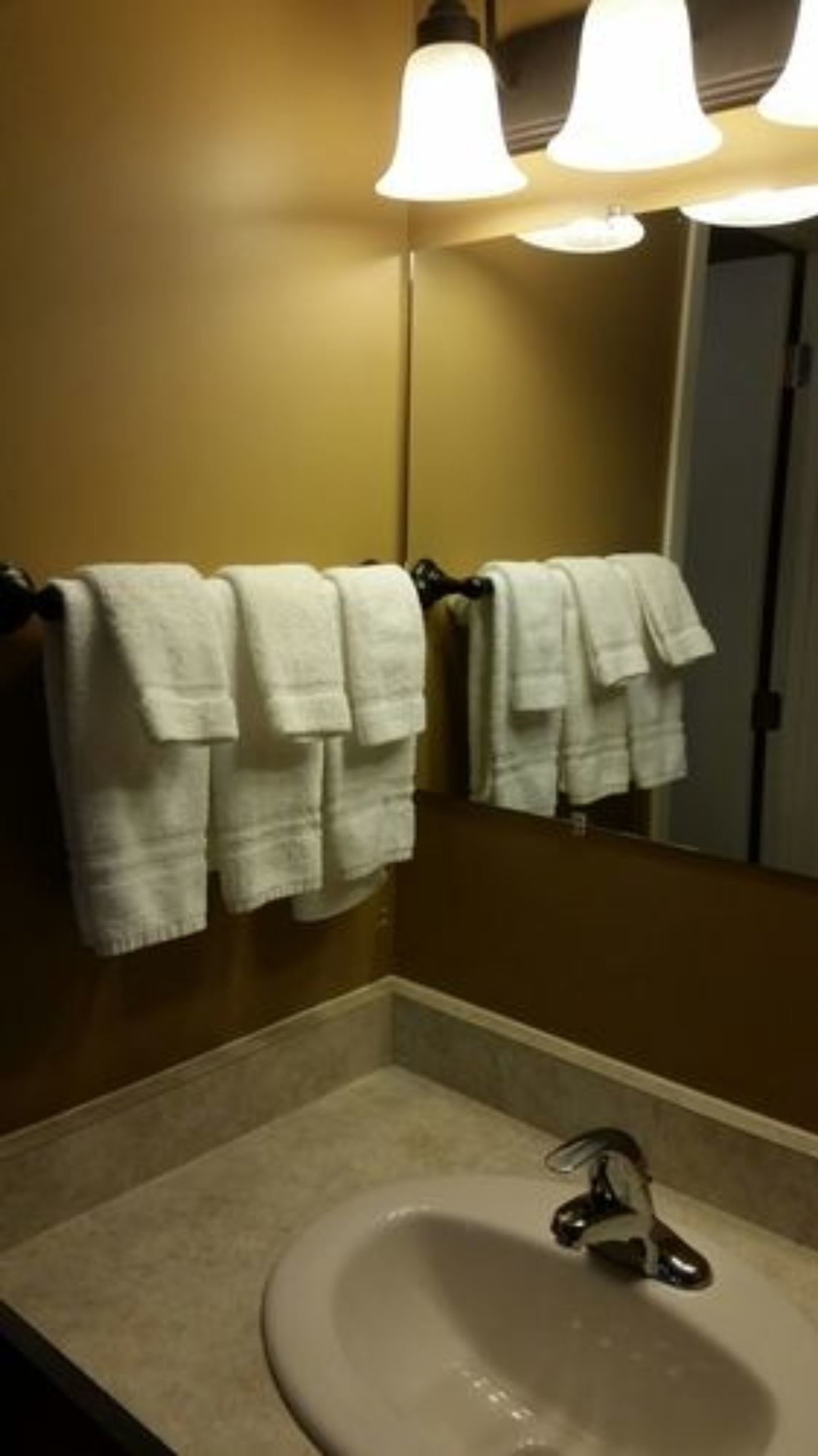 Lakeshor Motor Inn