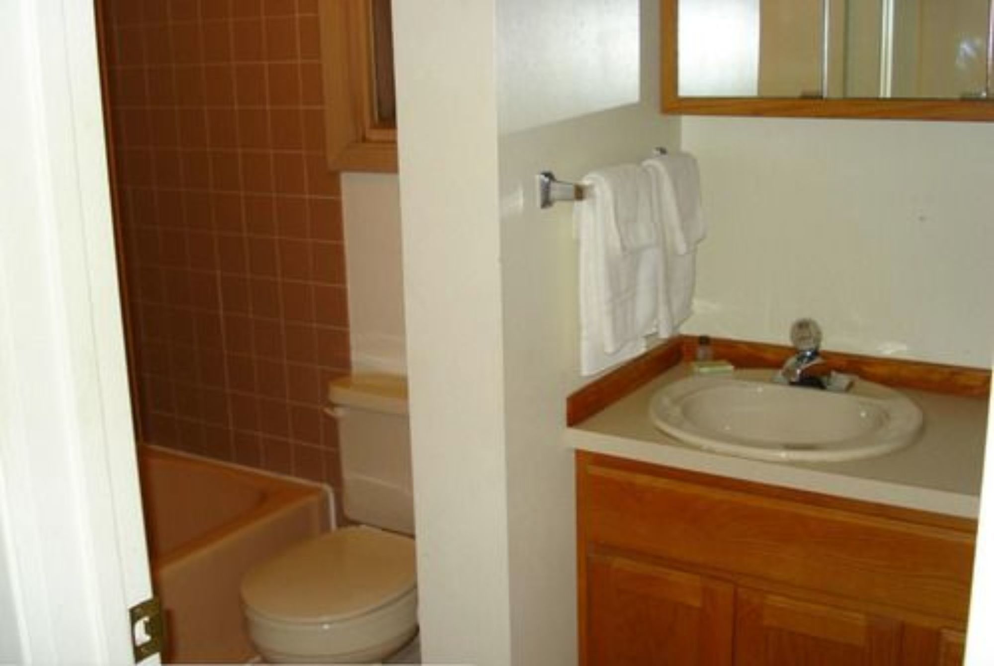Lakeshor Motor Inn