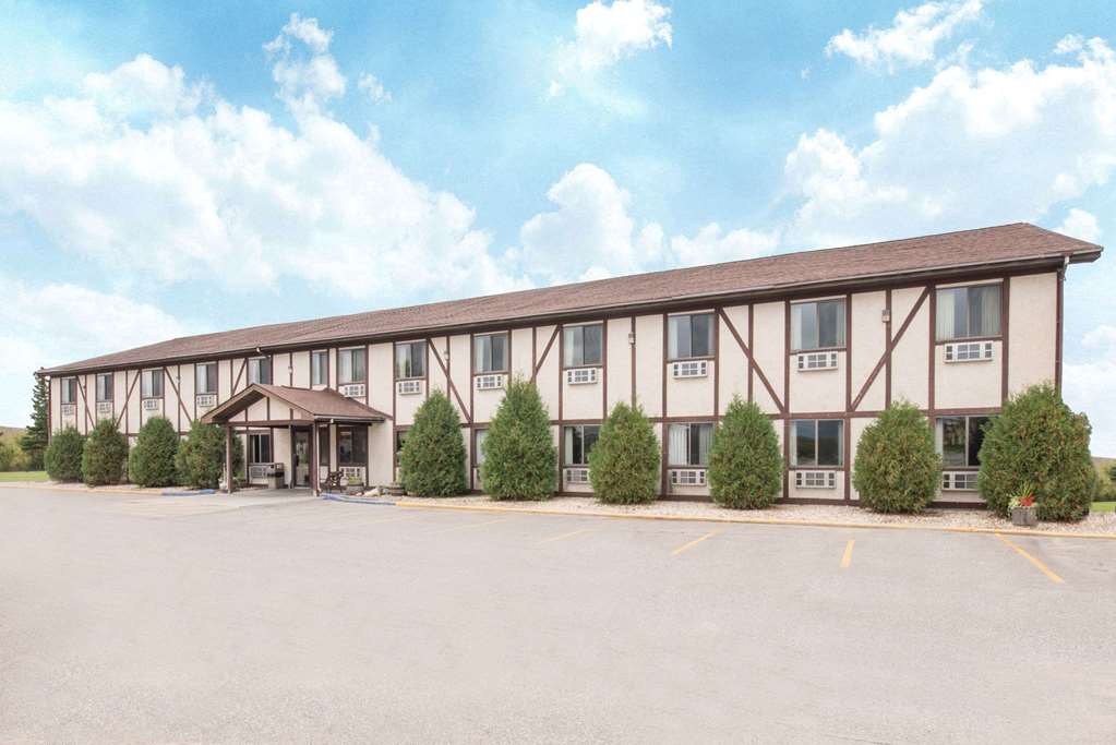 Super 8 by Wyndham Warroad