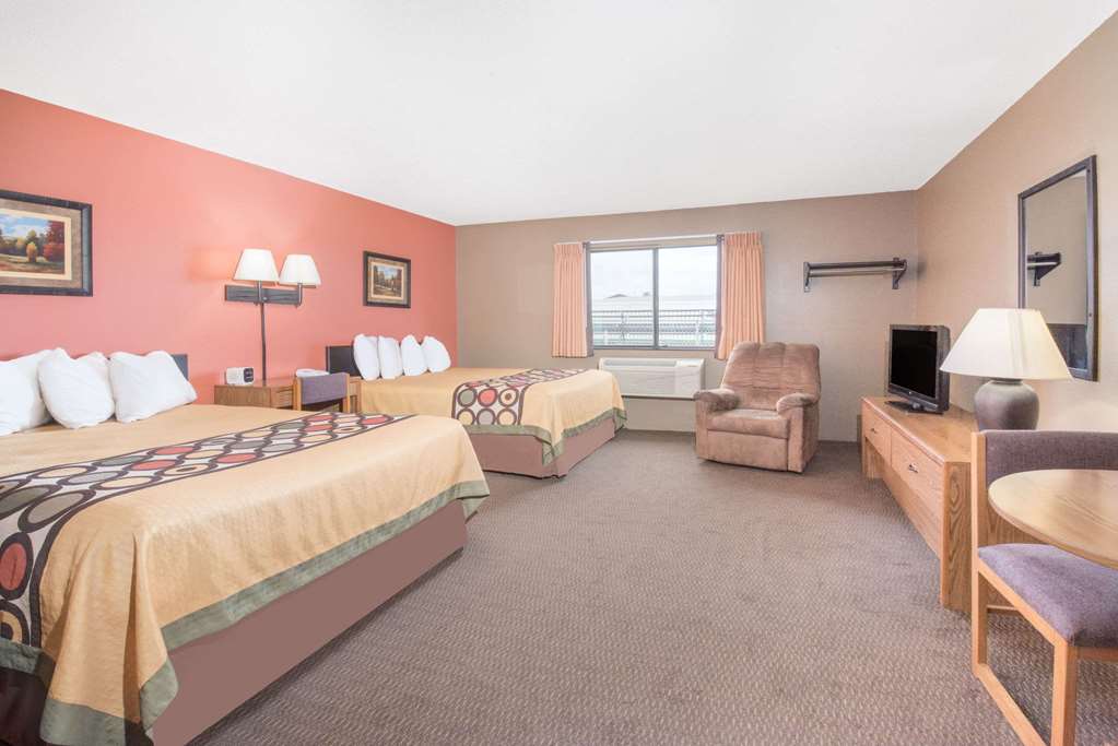 Super 8 by Wyndham Warroad