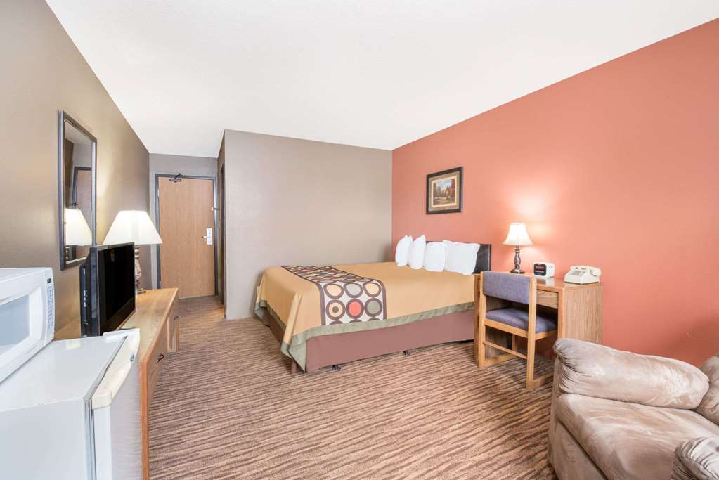 Super 8 by Wyndham Warroad