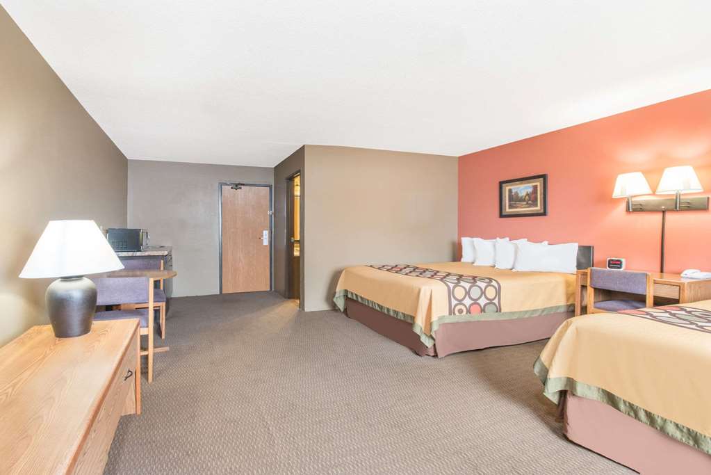 Super 8 by Wyndham Warroad