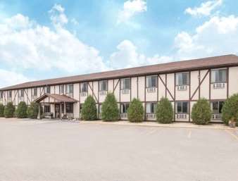 Super 8 by Wyndham Warroad