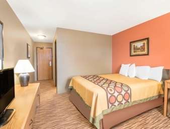 Super 8 by Wyndham Warroad