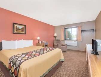 Super 8 by Wyndham Warroad